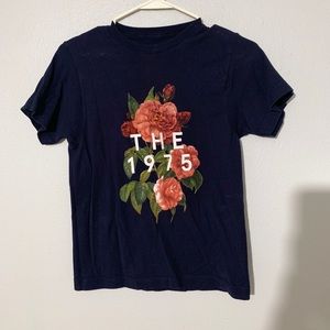 The 1975 band tee 🌿